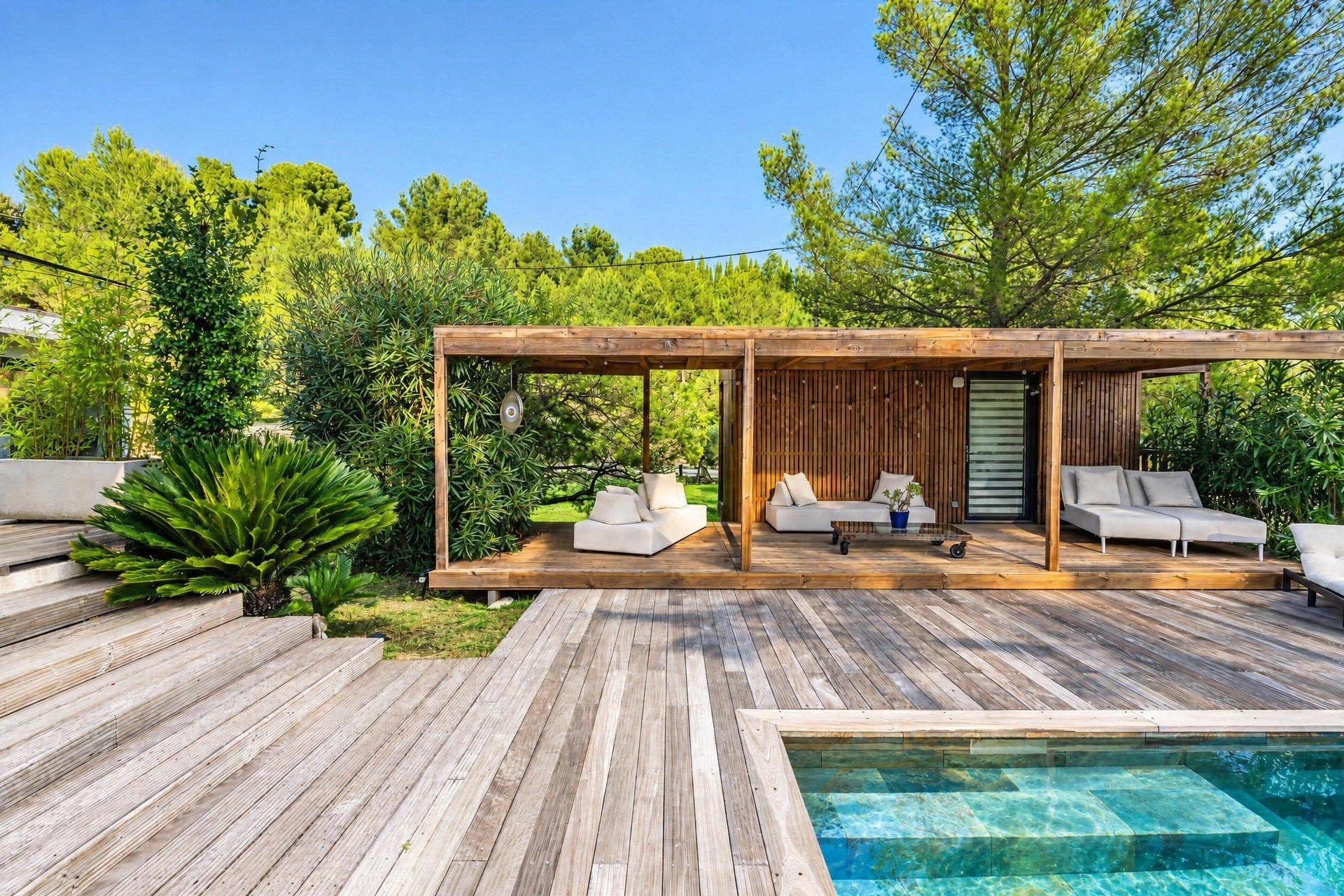house 6 Rooms for sale on LE CASTELLET (83330)