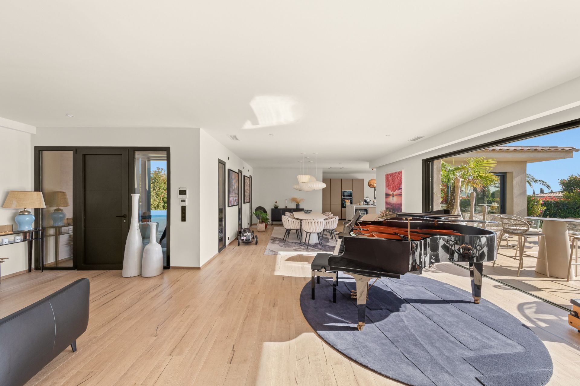 house 6 Rooms for sale on SANARY SUR MER (83110)