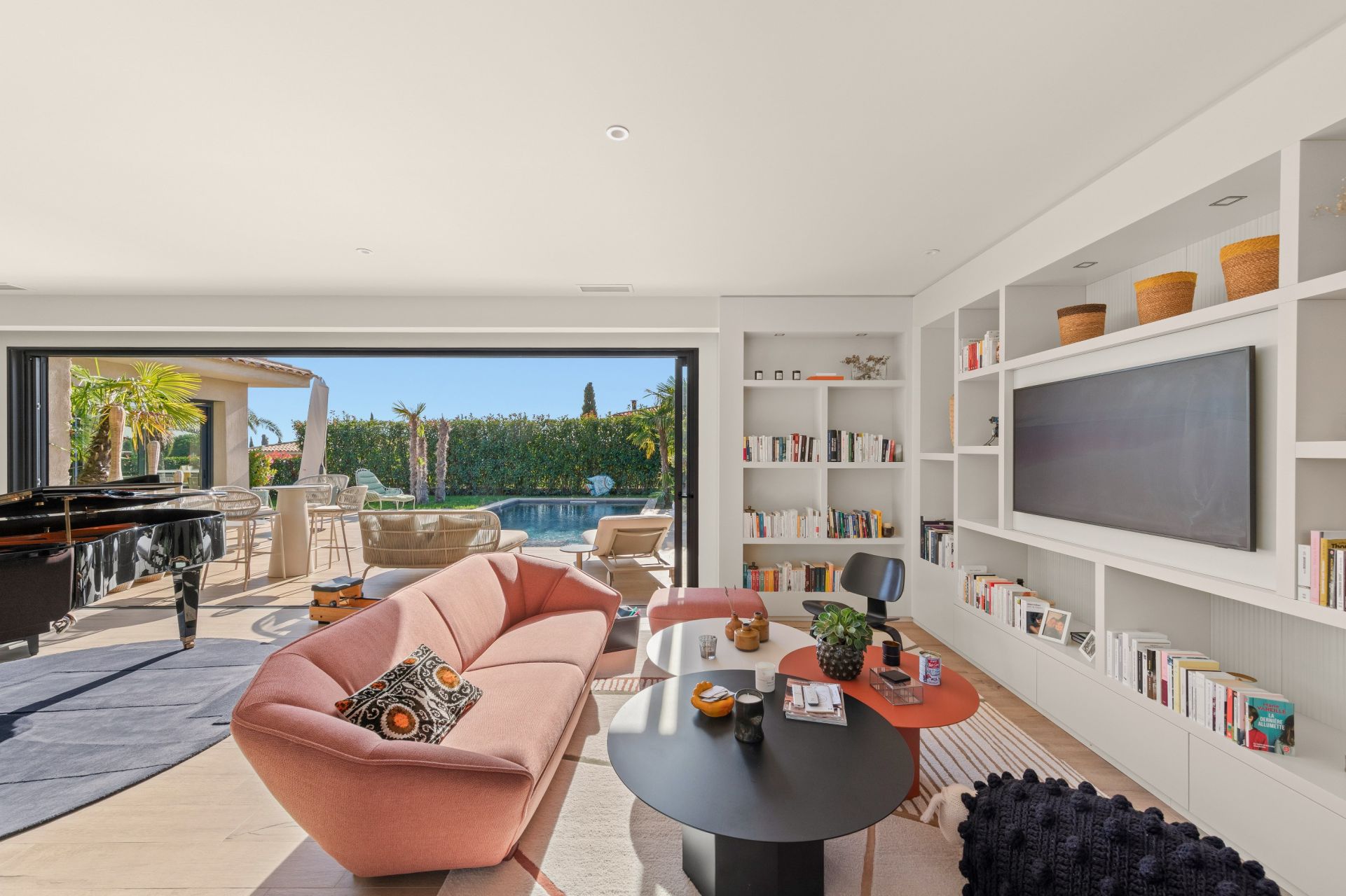house 6 Rooms for sale on SANARY SUR MER (83110)