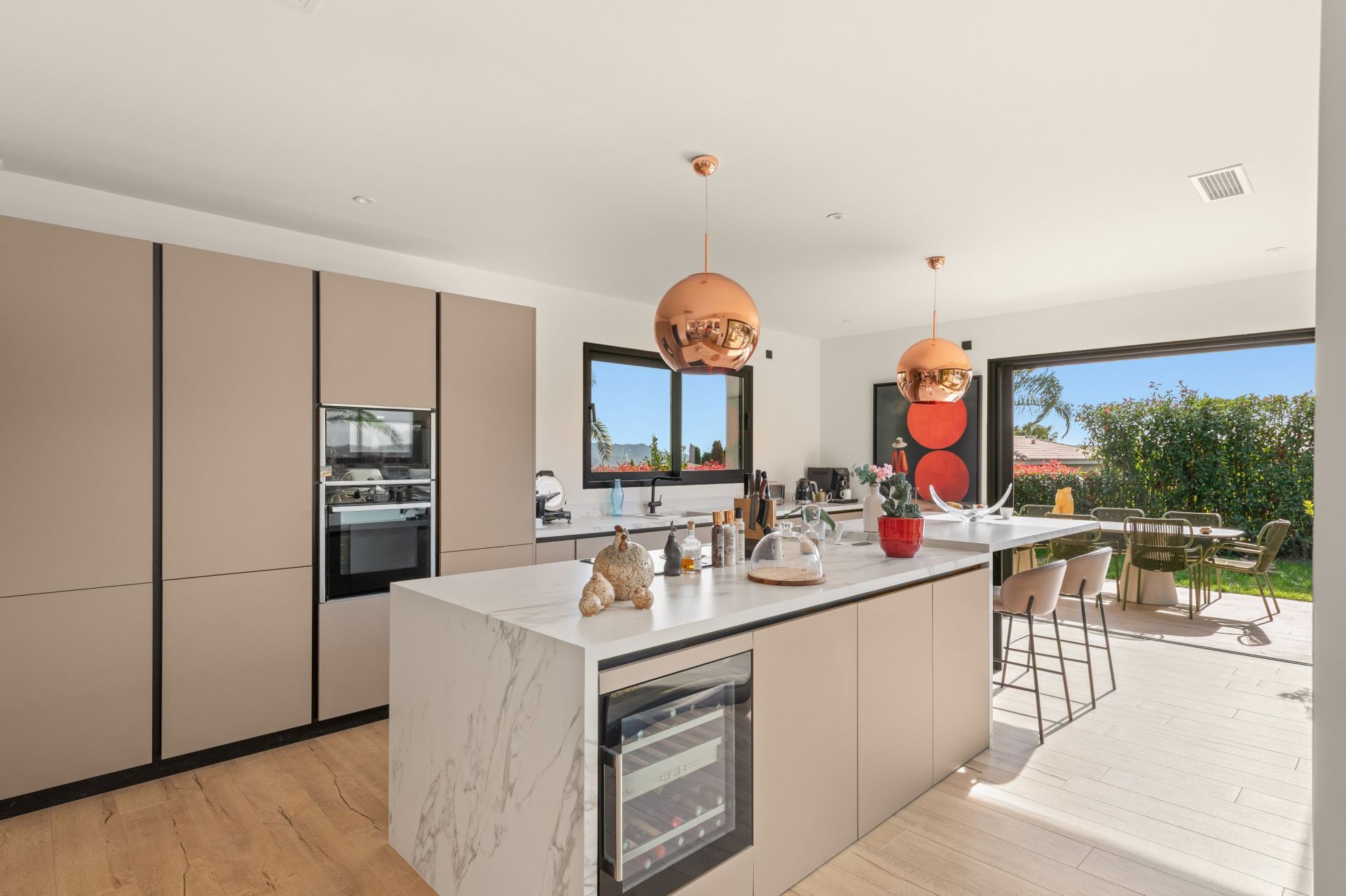 house 6 Rooms for sale on SANARY SUR MER (83110)