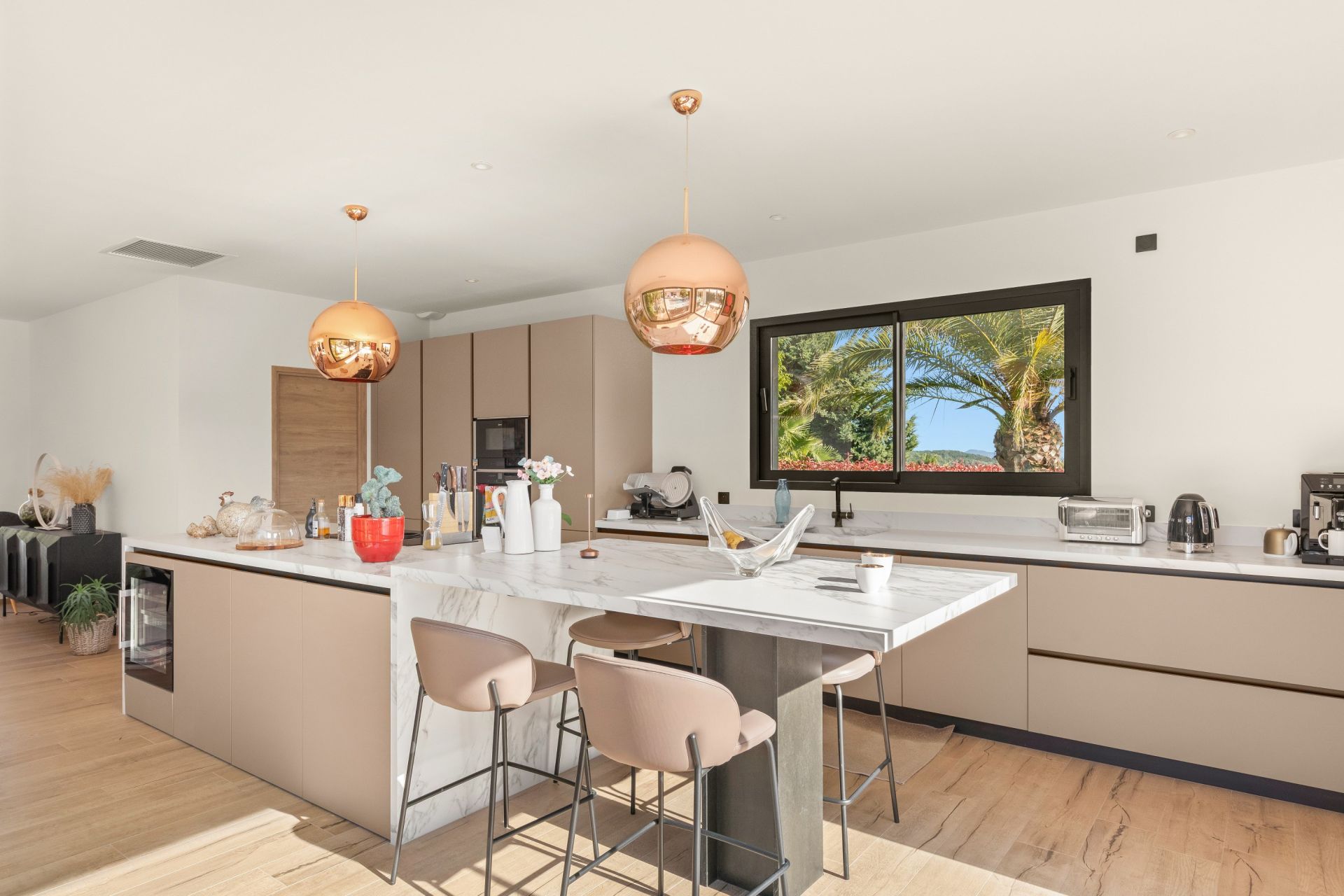 house 6 Rooms for sale on SANARY SUR MER (83110)