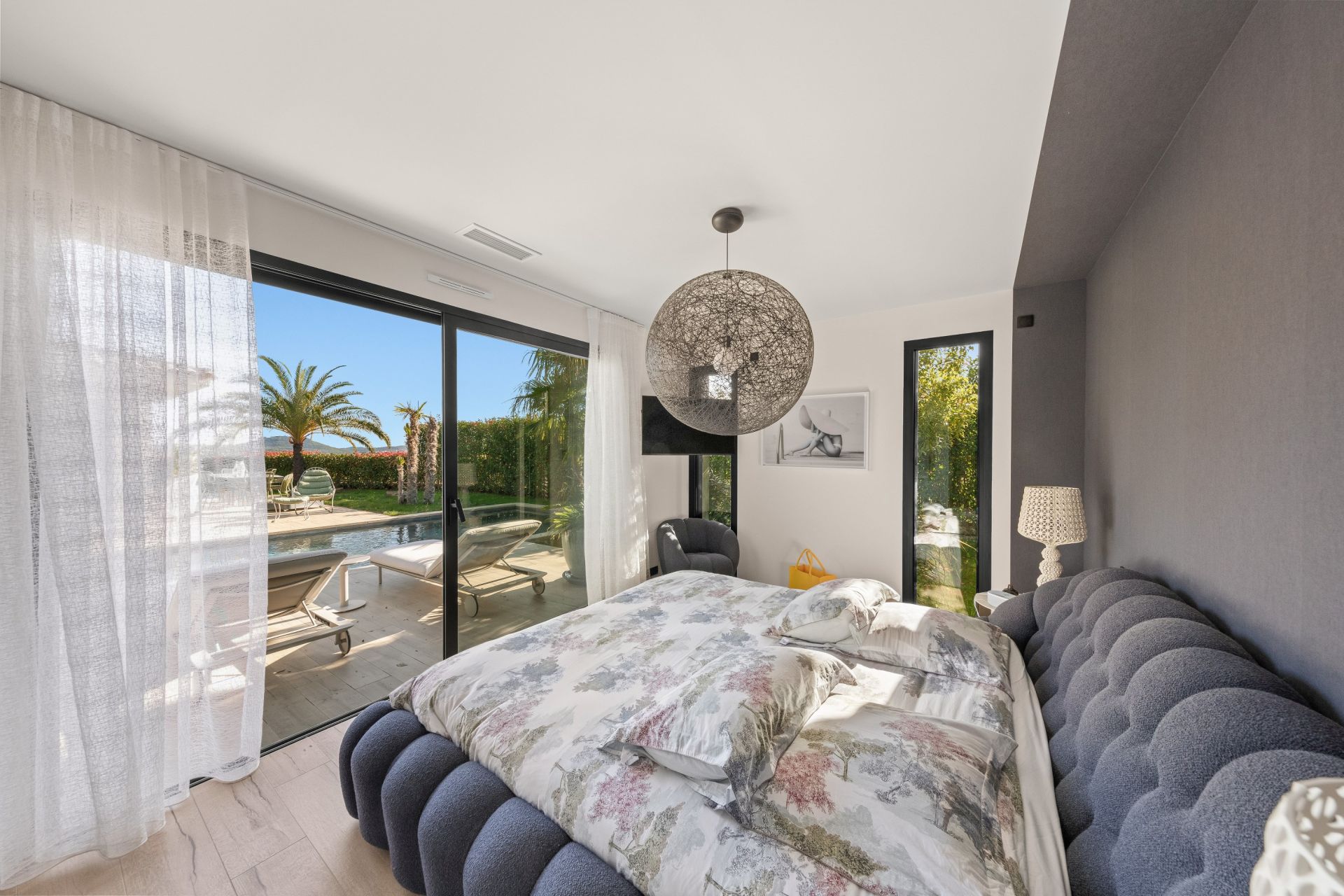 house 6 Rooms for sale on SANARY SUR MER (83110)