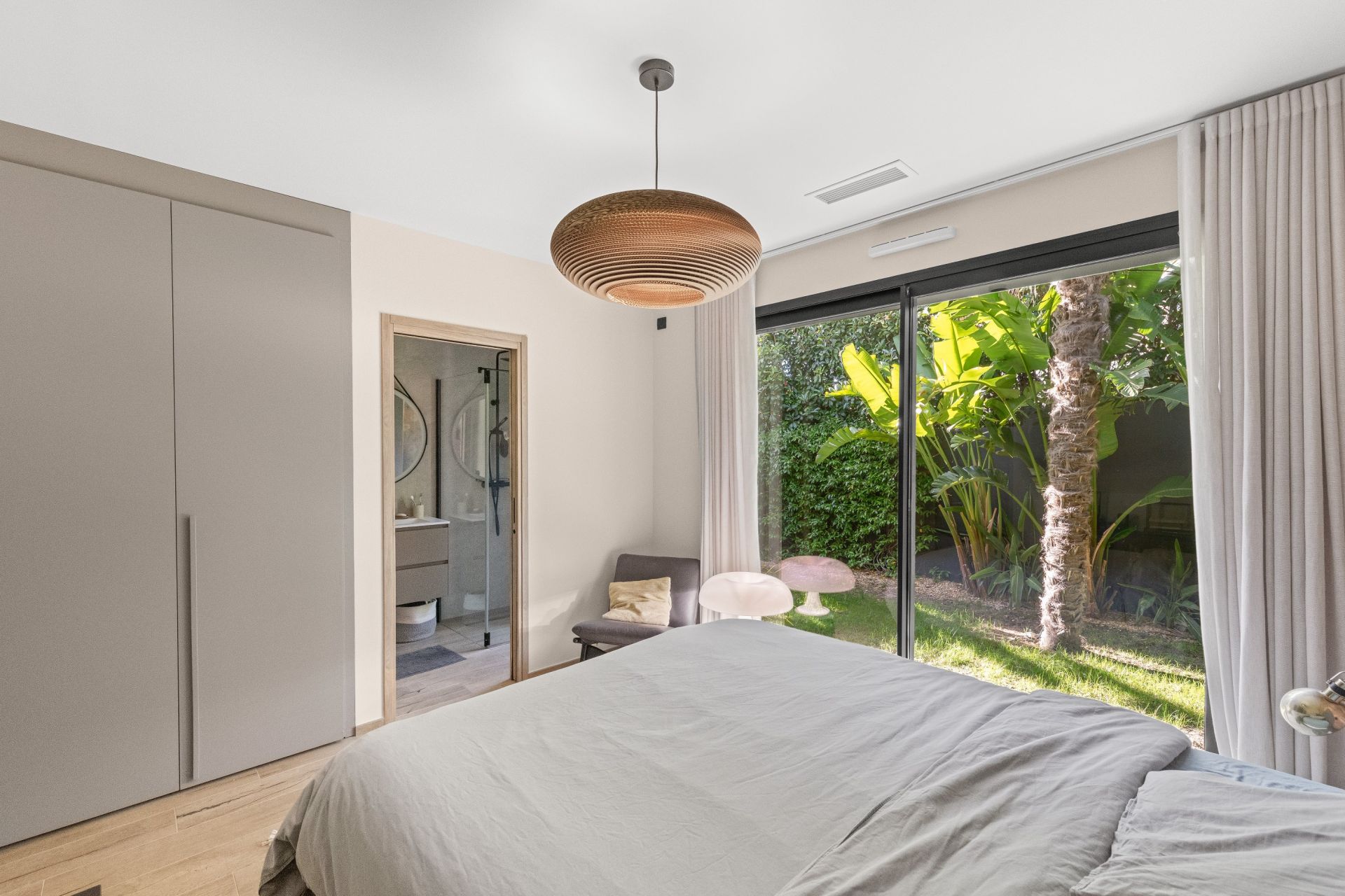 house 6 Rooms for sale on SANARY SUR MER (83110)