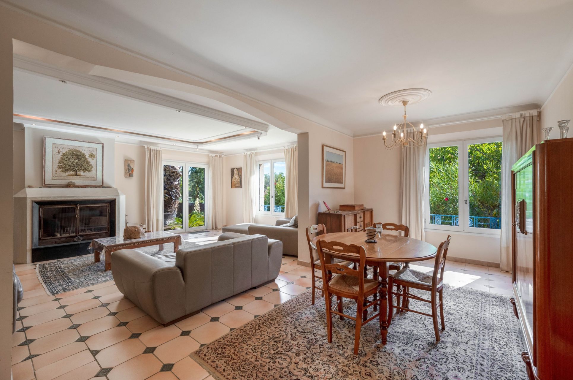 maison provençale 7 Pièces en vente sur LA CADIERE D AZUR (83740)