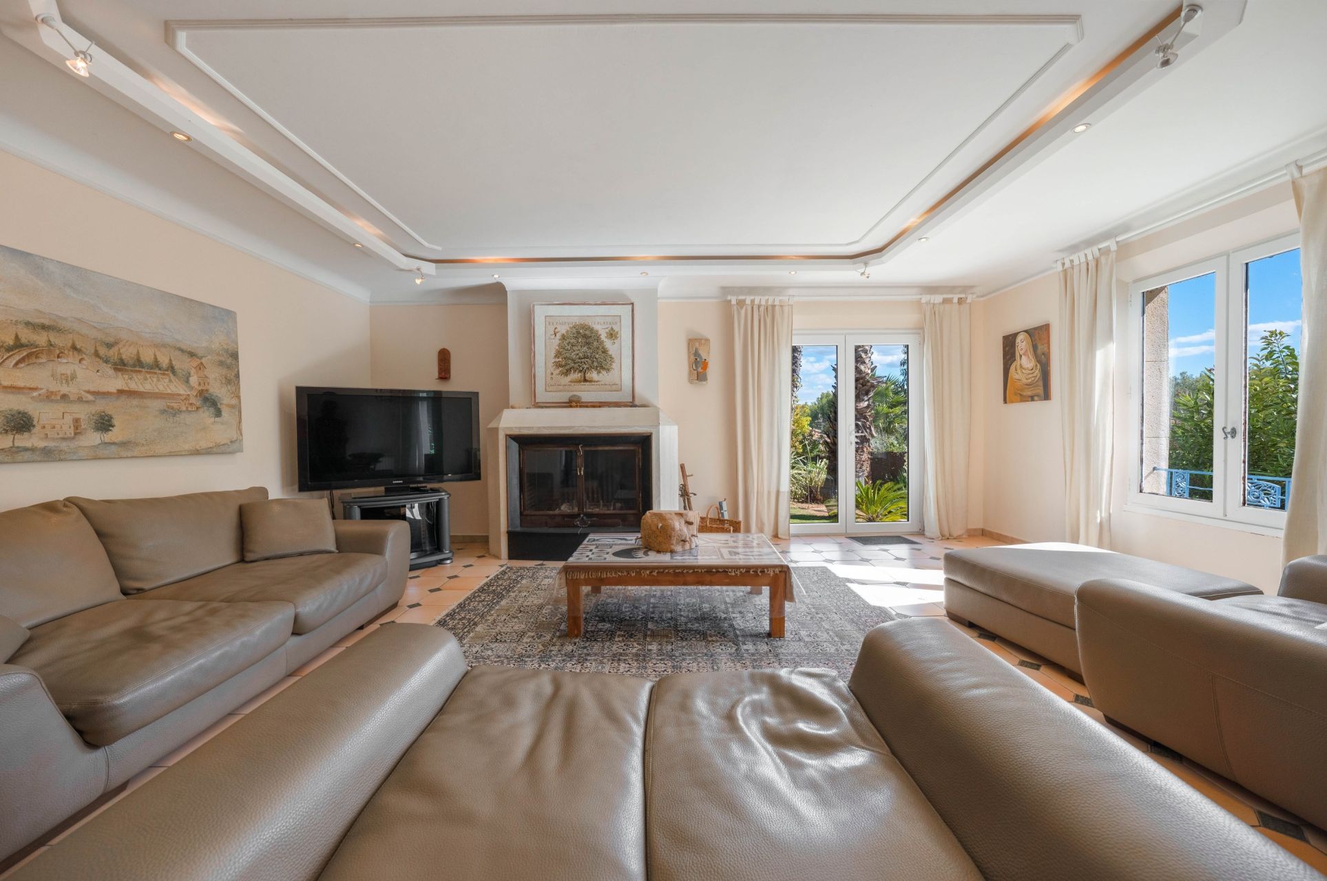 house 7 Rooms for sale on LA CADIERE D AZUR (83740)