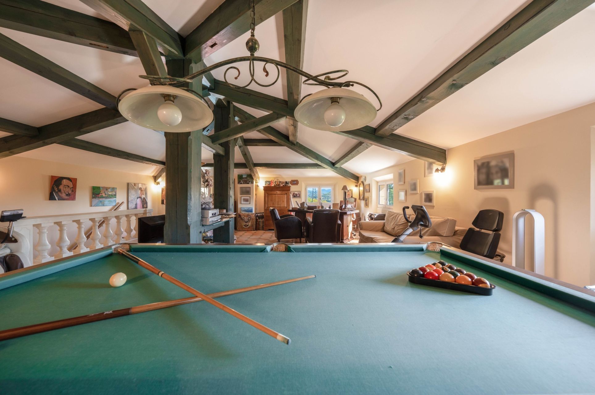 house 7 Rooms for sale on LA CADIERE D AZUR (83740)