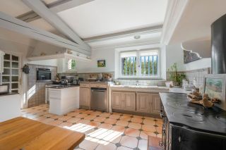 house 7 Rooms for sale on LA CADIERE D AZUR (83740)