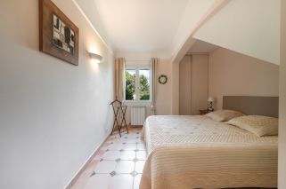 house 7 Rooms for sale on LA CADIERE D AZUR (83740)