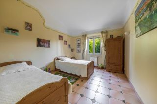 house 7 Rooms for sale on LA CADIERE D AZUR (83740)