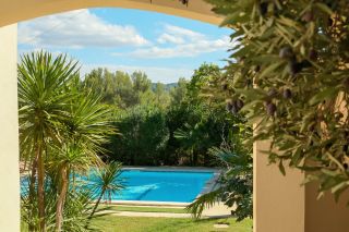 house 7 Rooms for sale on LA CADIERE D AZUR (83740)