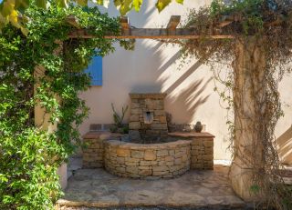 house 7 Rooms for sale on LA CADIERE D AZUR (83740)