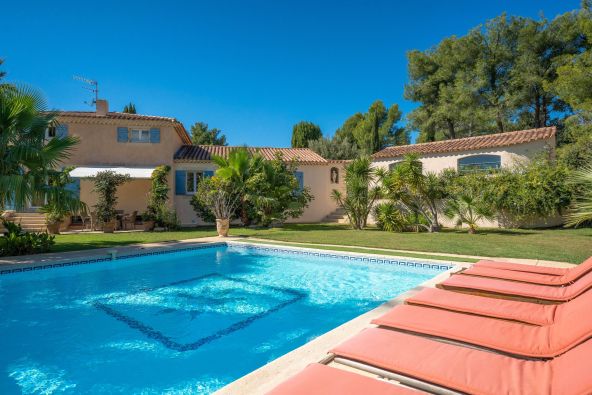 Vente Maison provençale La Cadière-d'Azur 7&nbsp;Pièces 260&nbsp;m²