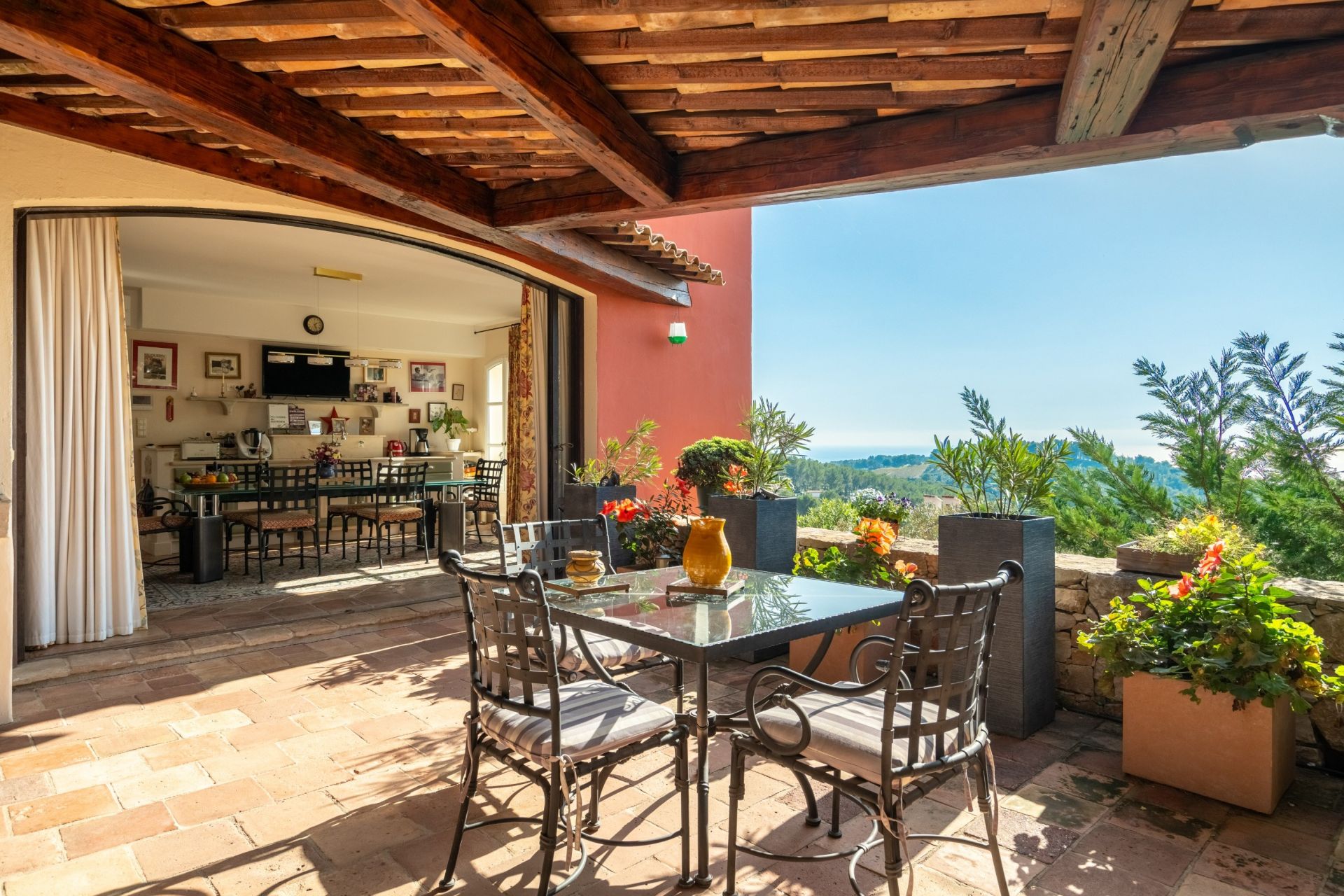 house 7 Rooms for sale on ST CYR SUR MER (83270)