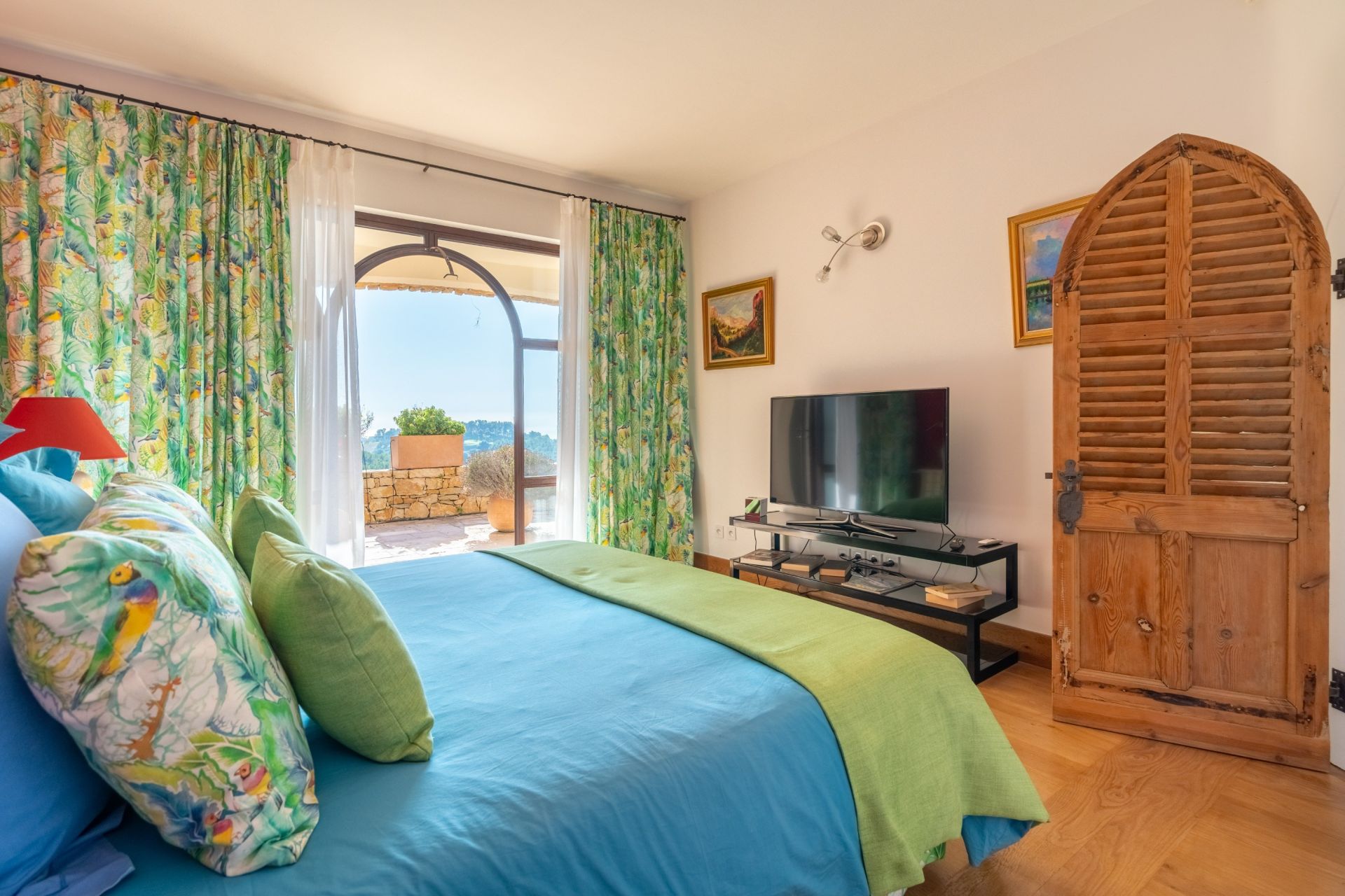 house 7 Rooms for sale on ST CYR SUR MER (83270)