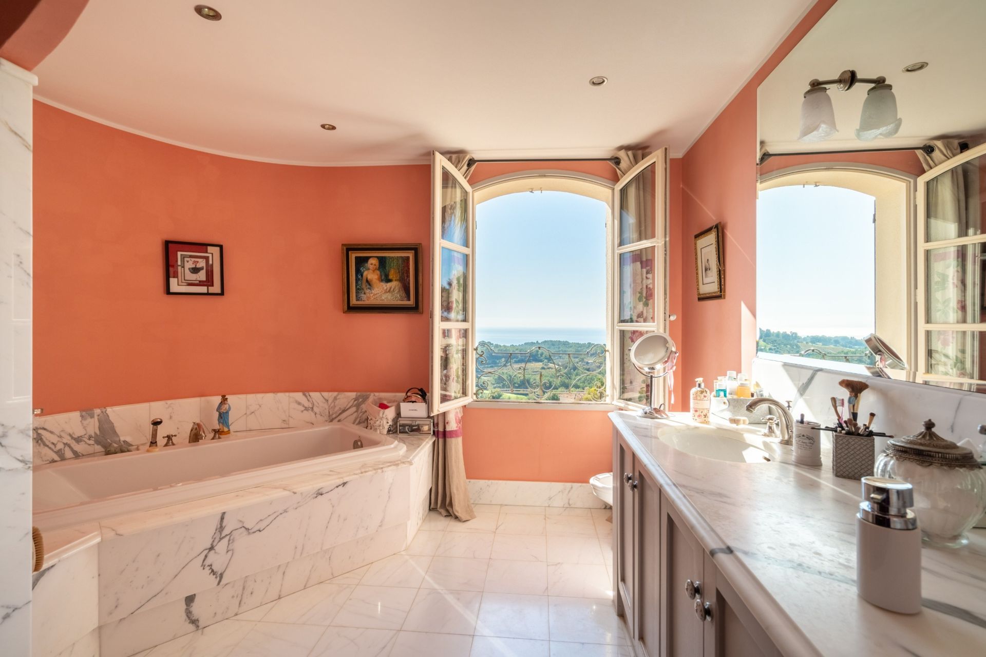 house 7 Rooms for sale on ST CYR SUR MER (83270)