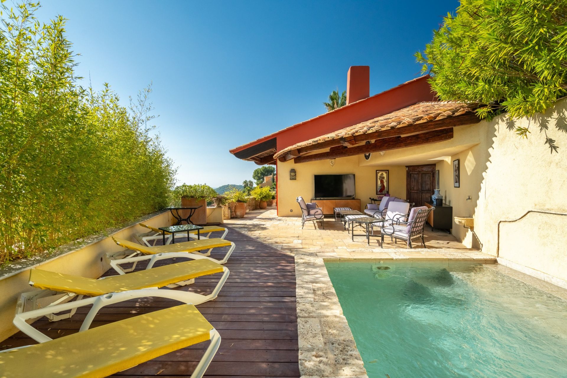 house 7 Rooms for sale on ST CYR SUR MER (83270)