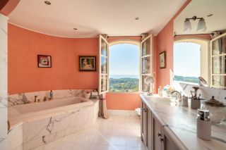 house 7 Rooms for sale on ST CYR SUR MER (83270)