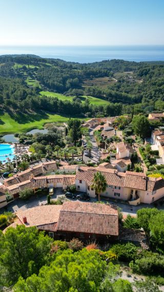 house 7 Rooms for sale on ST CYR SUR MER (83270)