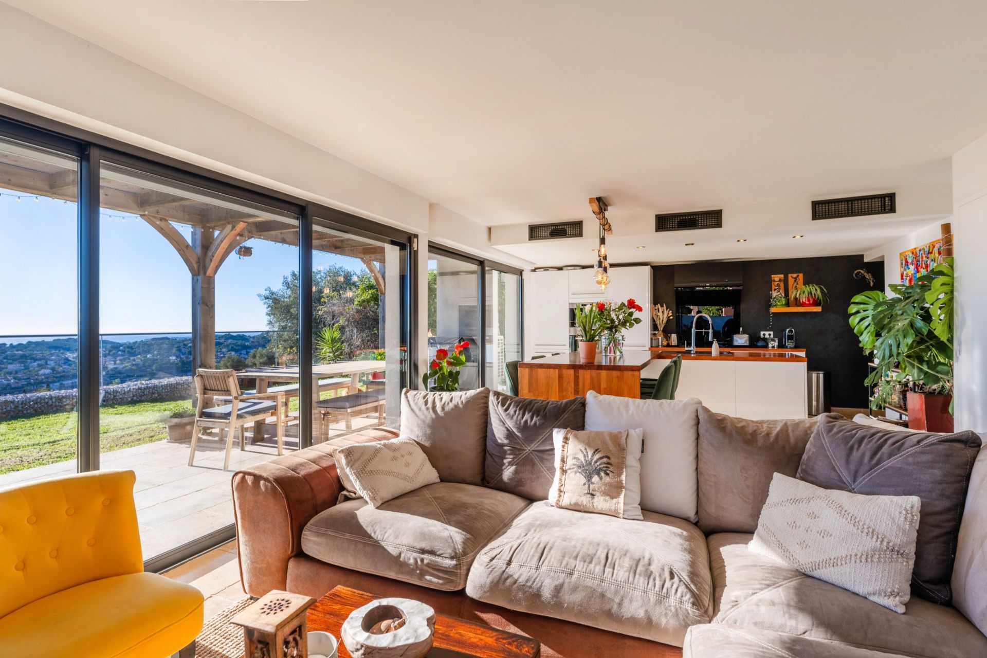 house 6 Rooms for sale on OLLIOULES (83190)