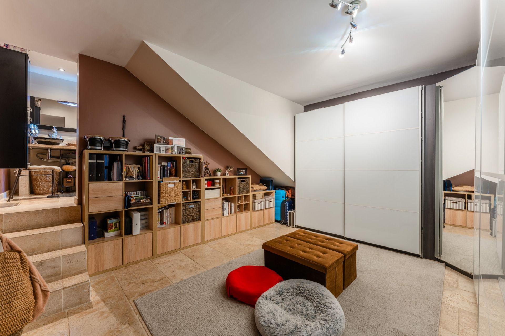 house 6 Rooms for sale on OLLIOULES (83190)