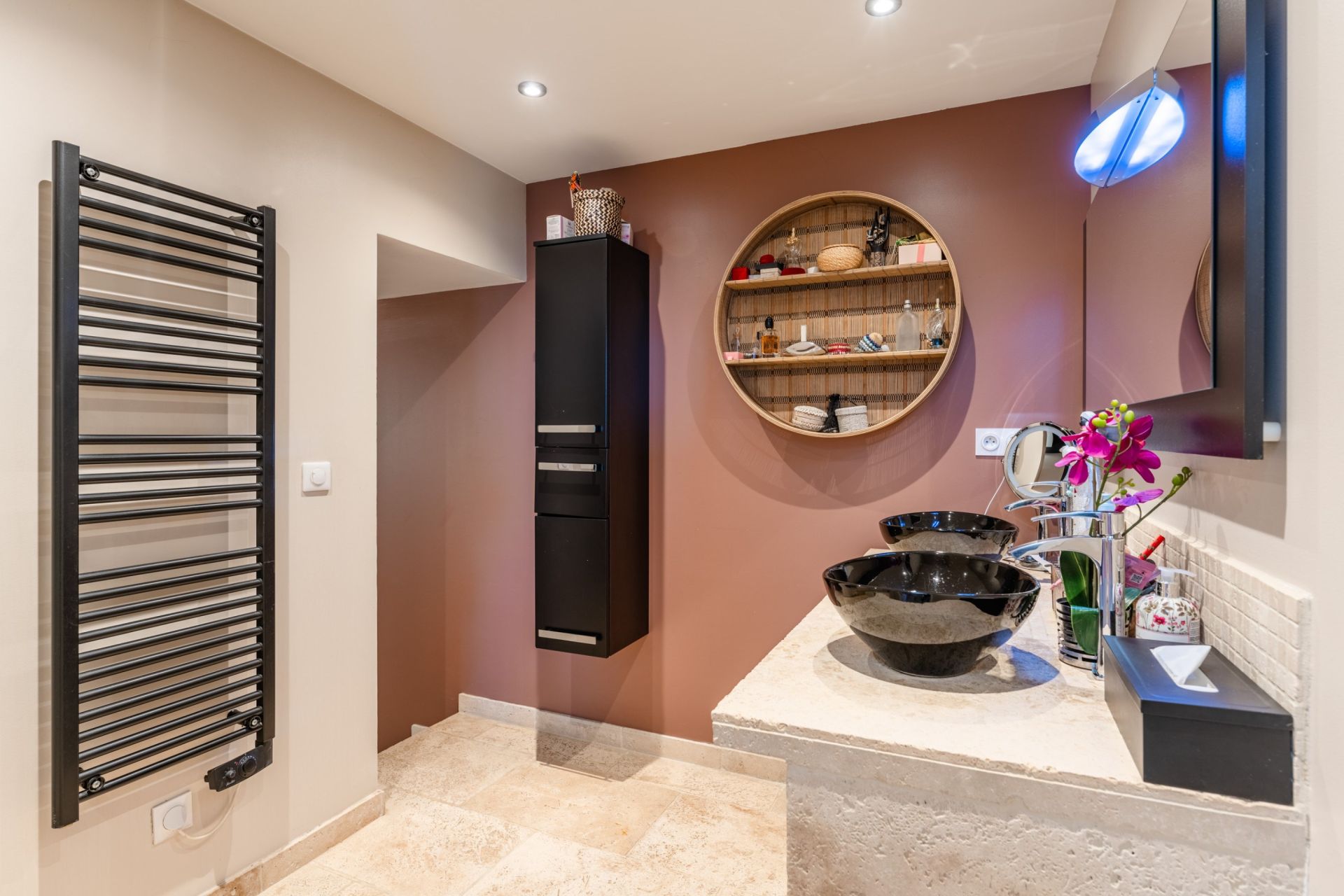 house 6 Rooms for sale on OLLIOULES (83190)