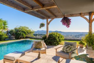 house 6 Rooms for sale on OLLIOULES (83190)