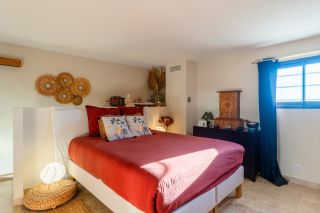 house 6 Rooms for sale on OLLIOULES (83190)