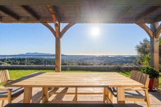 house 6 Rooms for sale on OLLIOULES (83190)