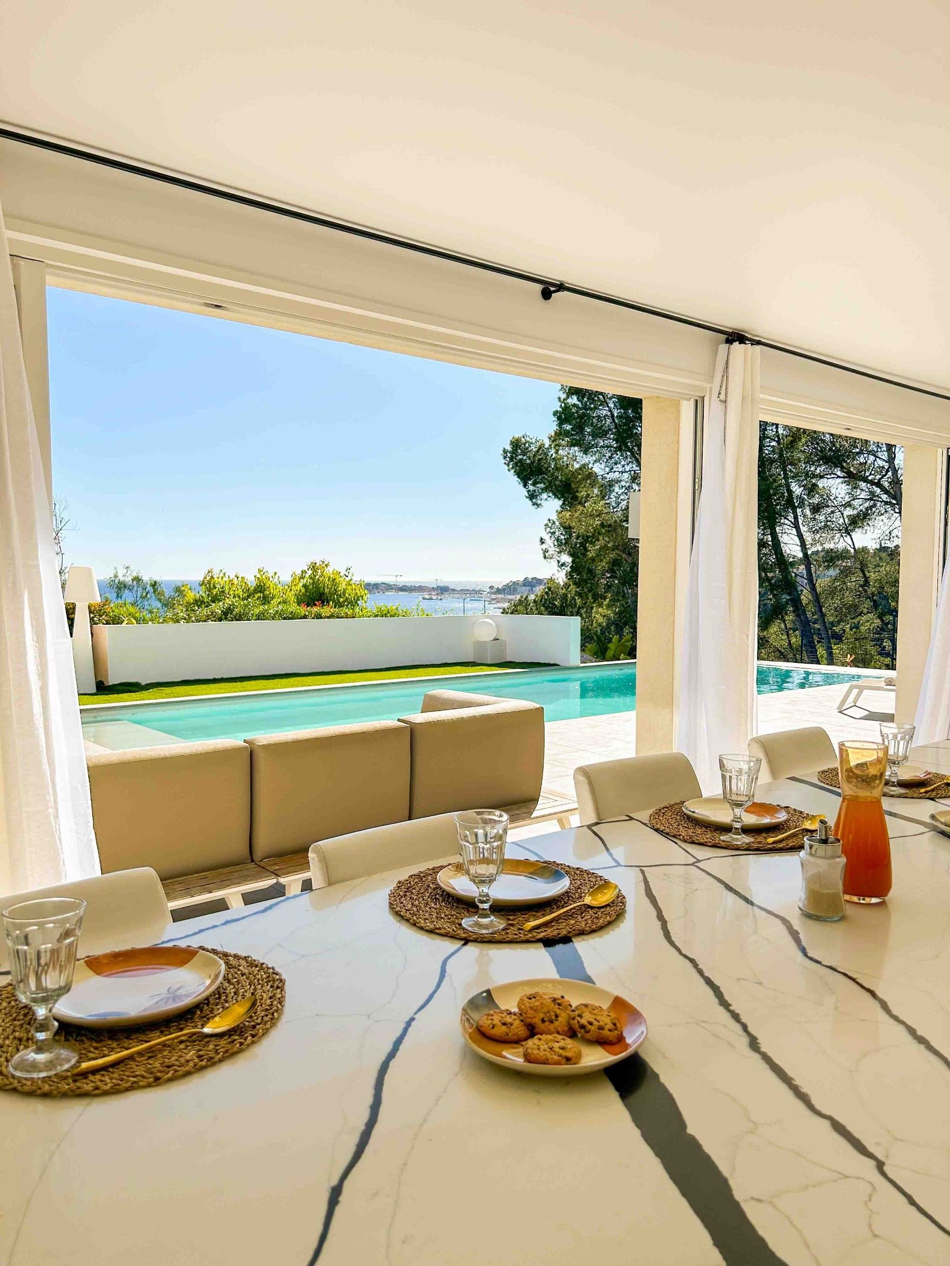 architect's house 9 Rooms for seasonal rent on SANARY SUR MER (83110)