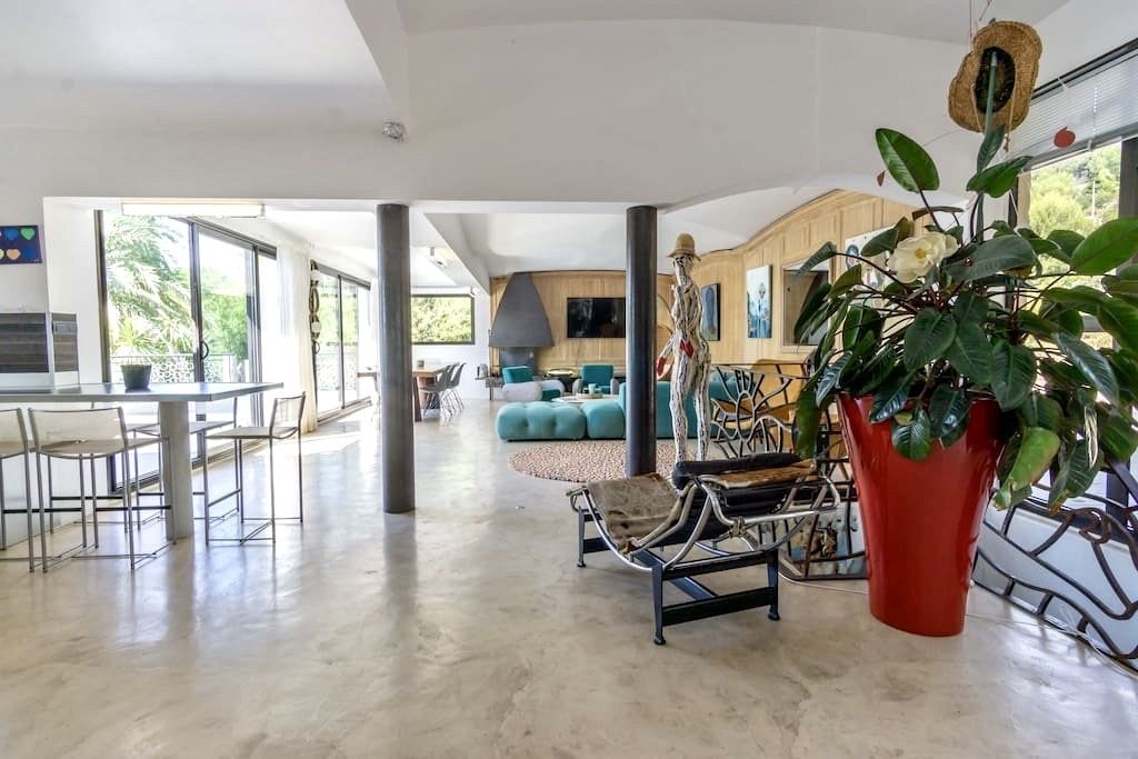 maison 7 Pièces en location saisonnière sur LE CASTELLET (83330)