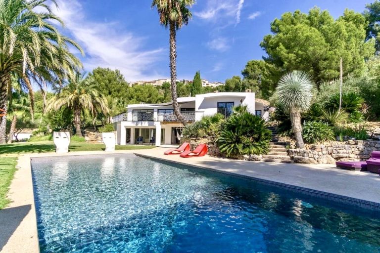 maison 7 Pièces en location saisonnière sur LE CASTELLET (83330)