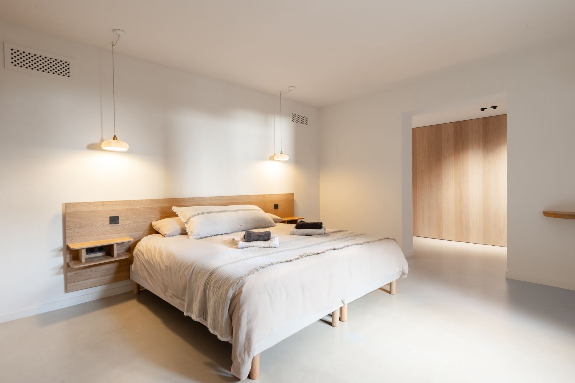 house 6 Rooms for seasonal rent on BORMES LES MIMOSAS (83230)