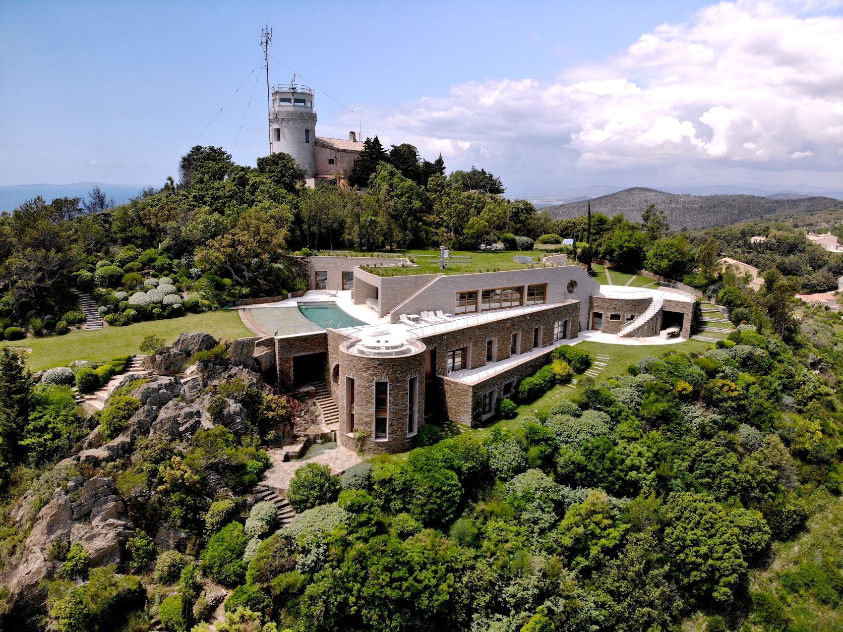 villa 10 Pièces en location saisonnière sur BORMES LES MIMOSAS (83230)