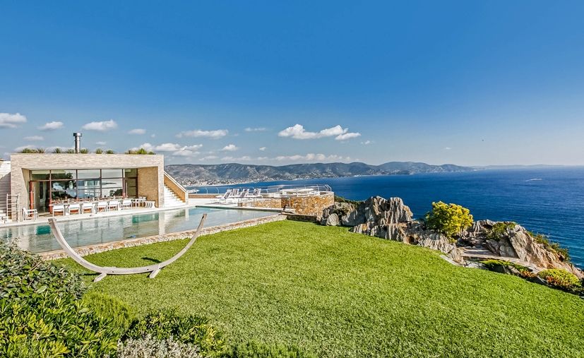 villa 10 Rooms for seasonal rent on BORMES LES MIMOSAS (83230)