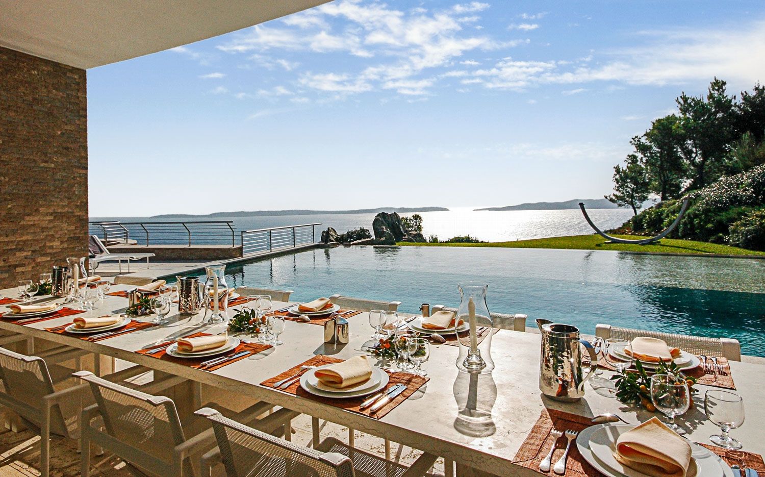 villa 10 Rooms for seasonal rent on BORMES LES MIMOSAS (83230)