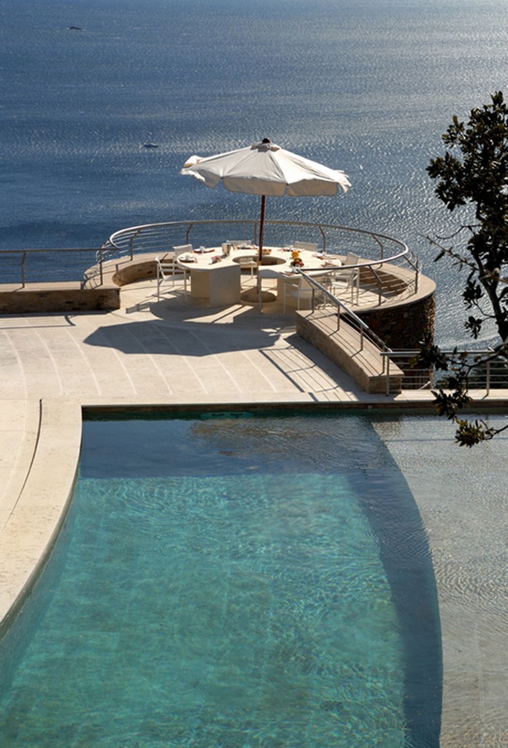 villa 10 Rooms for seasonal rent on BORMES LES MIMOSAS (83230)