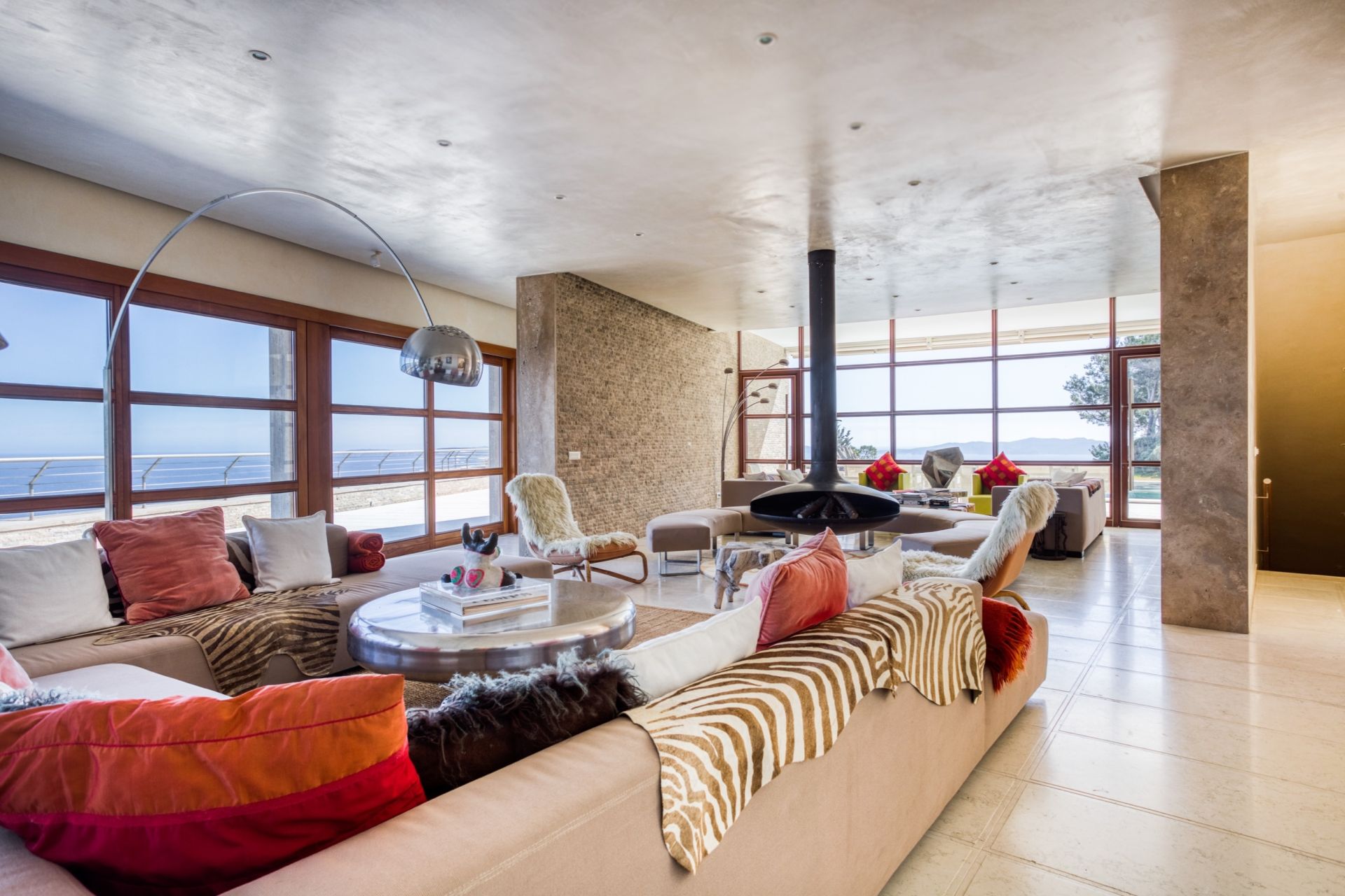 villa 10 Rooms for seasonal rent on BORMES LES MIMOSAS (83230)