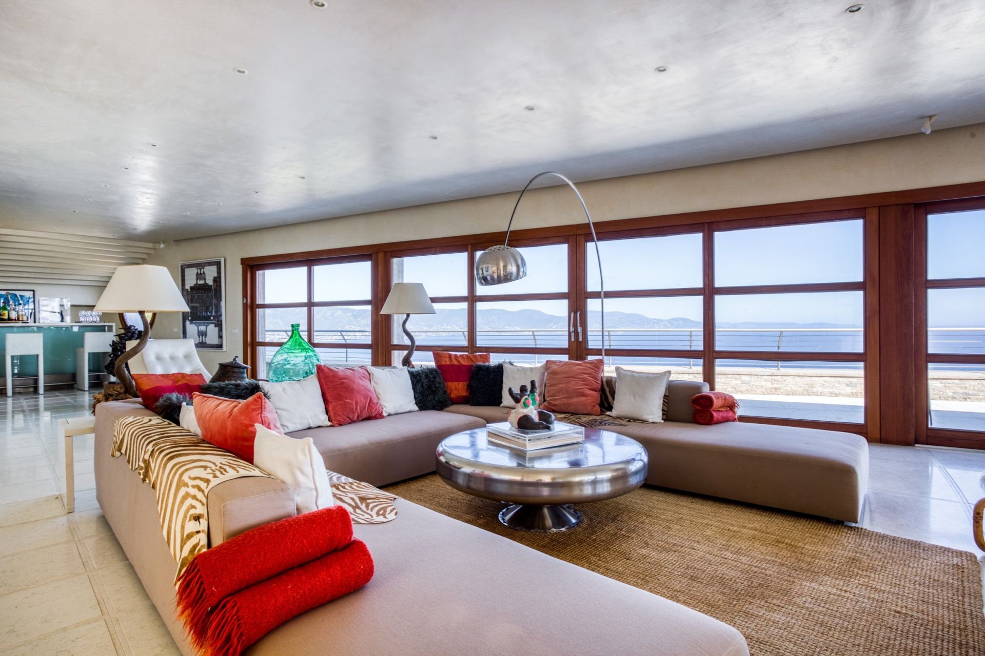 villa 10 Pièces en location saisonnière sur BORMES LES MIMOSAS (83230)