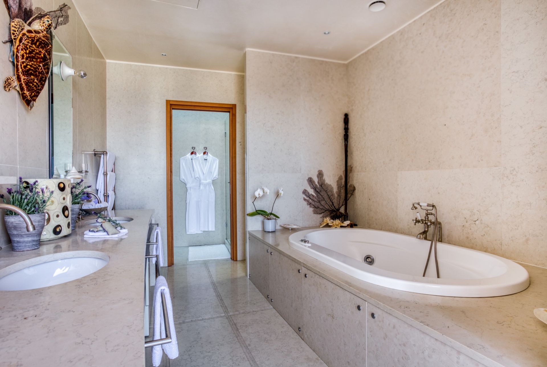 villa 10 Rooms for seasonal rent on BORMES LES MIMOSAS (83230)