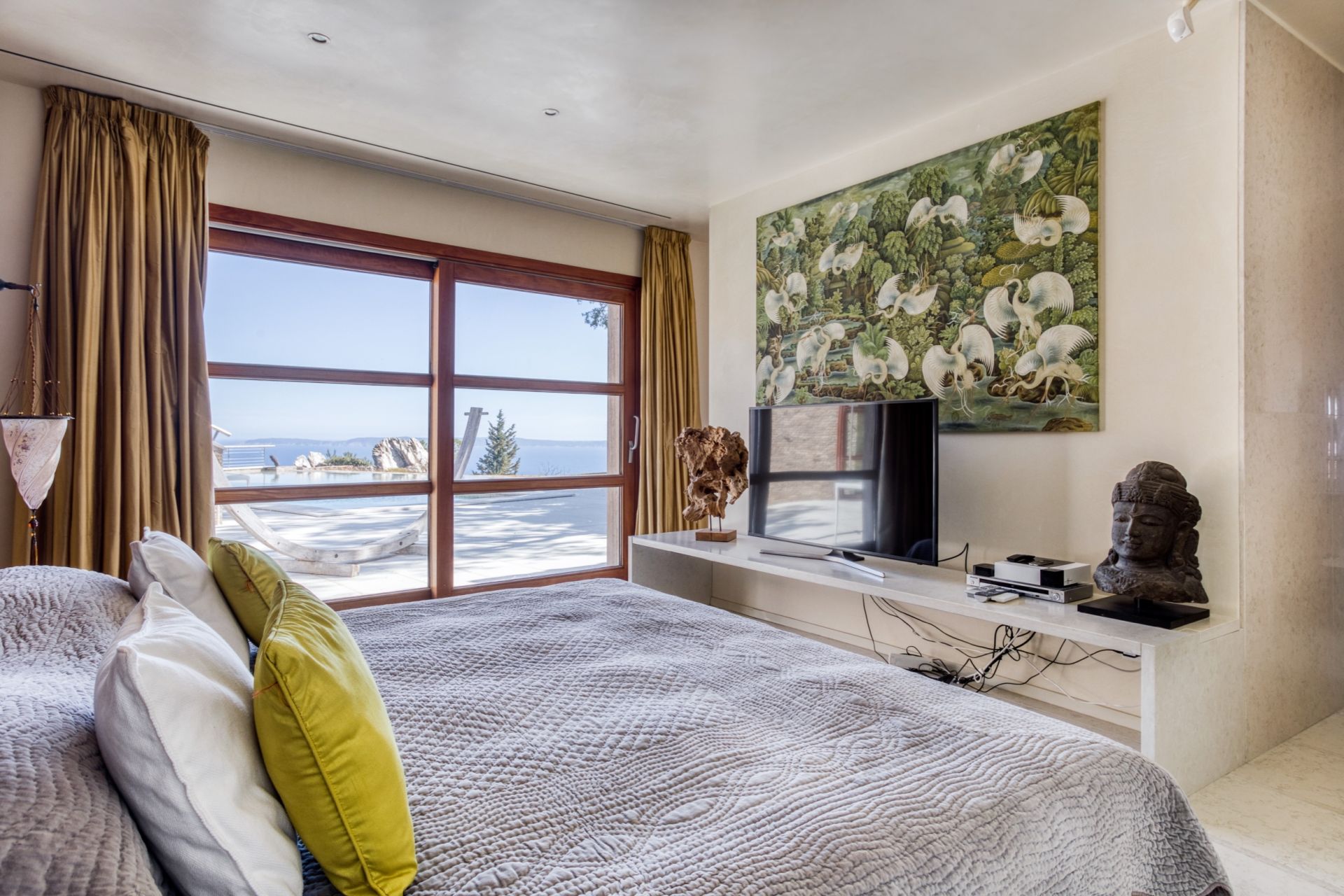 villa 10 Rooms for seasonal rent on BORMES LES MIMOSAS (83230)