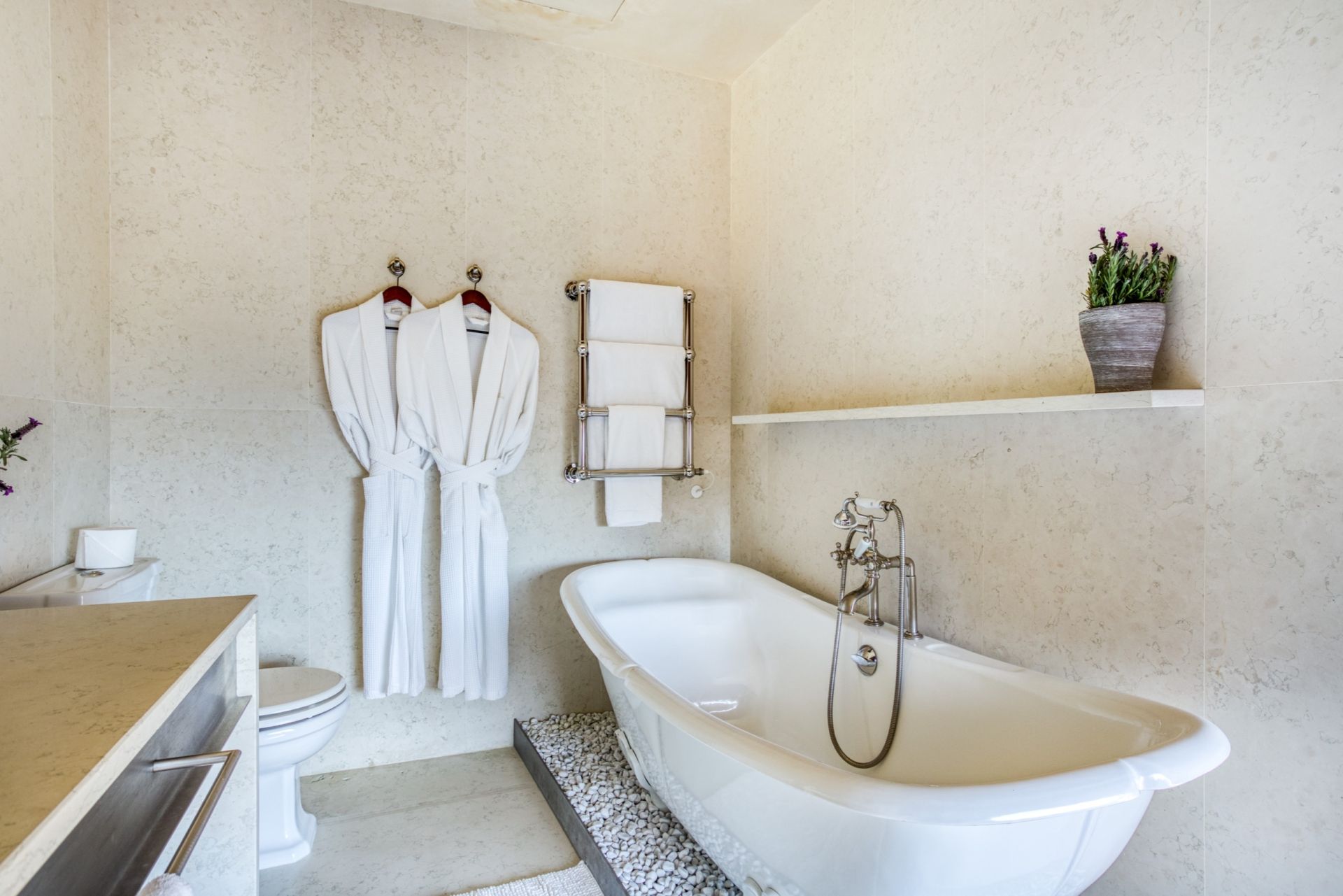 villa 10 Rooms for seasonal rent on BORMES LES MIMOSAS (83230)