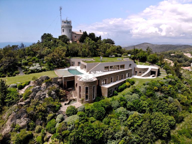 villa 10 Pièces en location saisonnière sur BORMES LES MIMOSAS (83230)