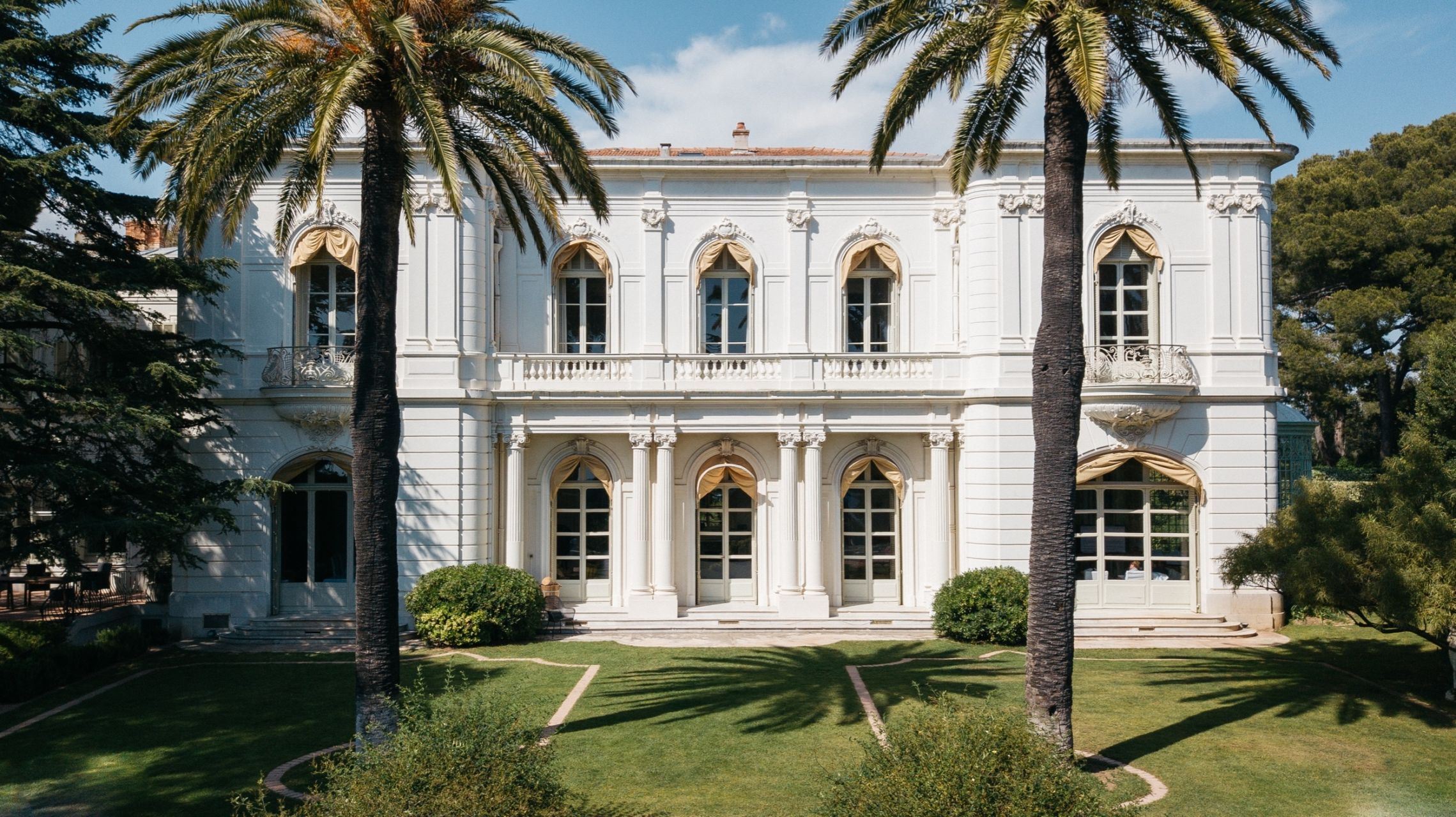 château 28 Pièces en location saisonnière sur LE PRADET (83220)