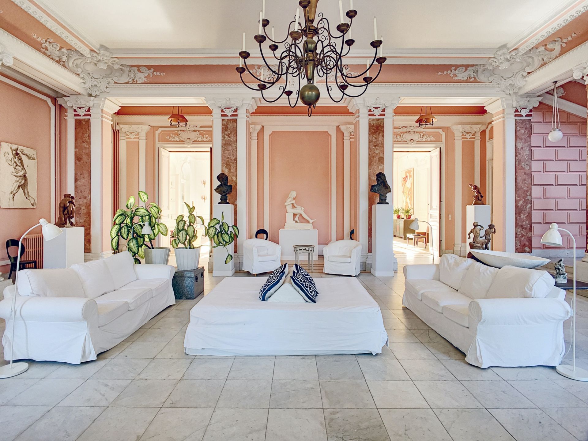 château 28 Pièces en location saisonnière sur LE PRADET (83220)