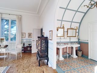 castle 28 Rooms for seasonal rent on LE PRADET (83220)