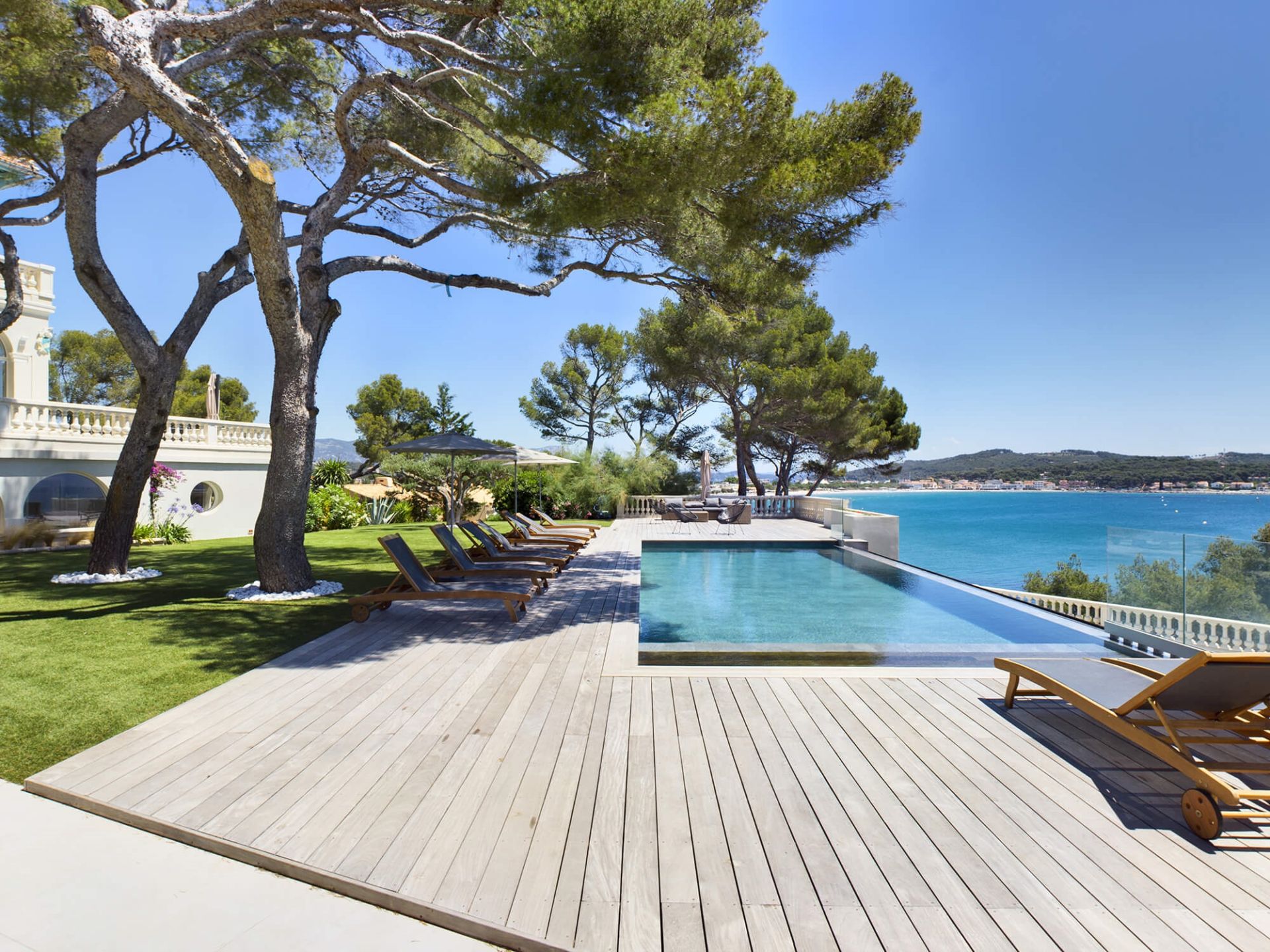 mansion 6 Rooms for seasonal rent on LA SEYNE SUR MER (83500)