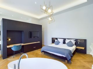mansion 6 Rooms for seasonal rent on LA SEYNE SUR MER (83500)