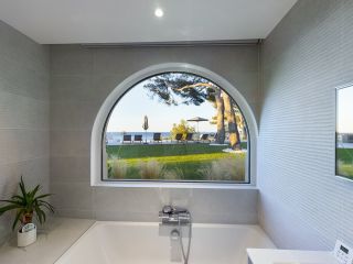 mansion 6 Rooms for seasonal rent on LA SEYNE SUR MER (83500)
