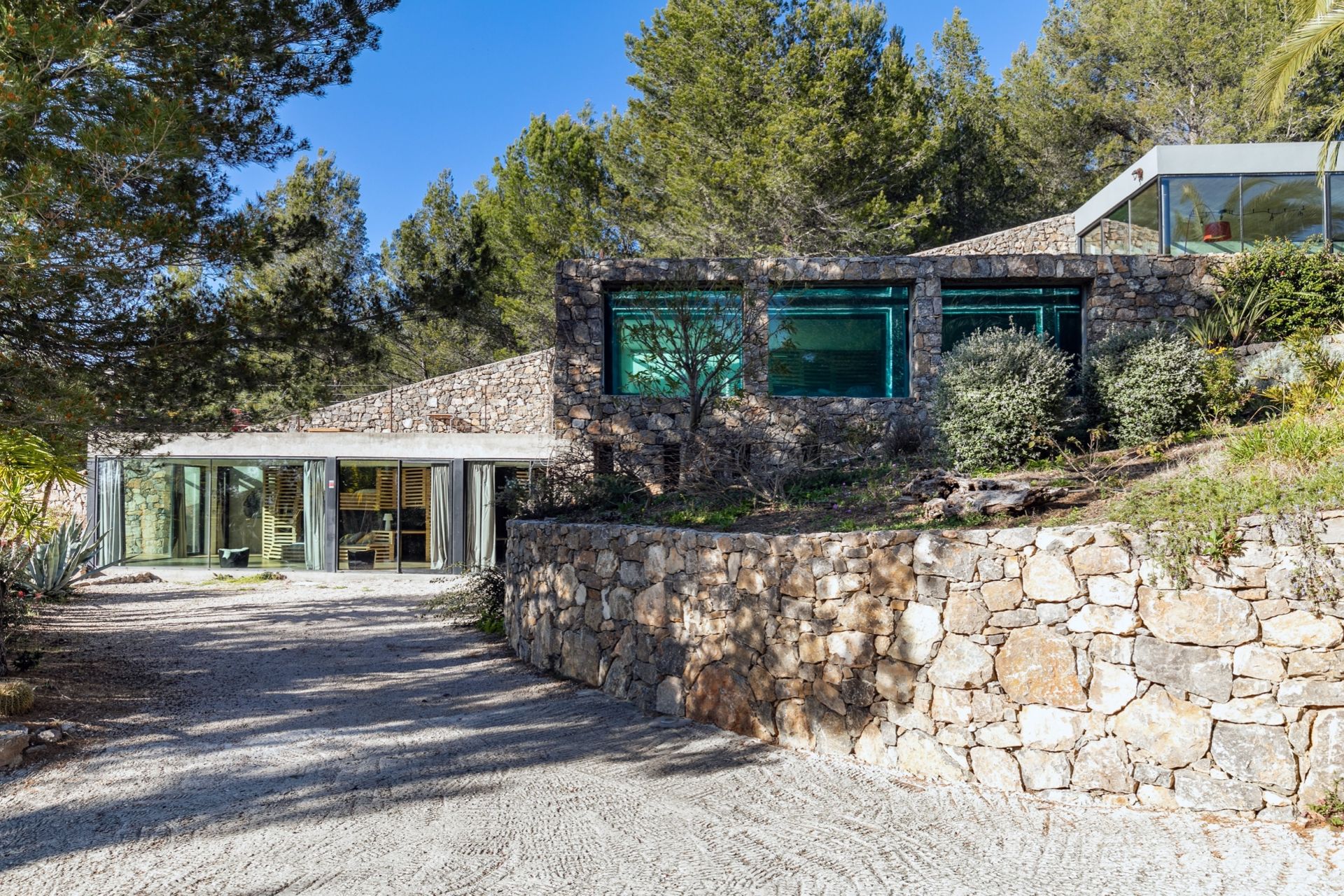 villa 5 Rooms for seasonal rent on BANDOL (83150)