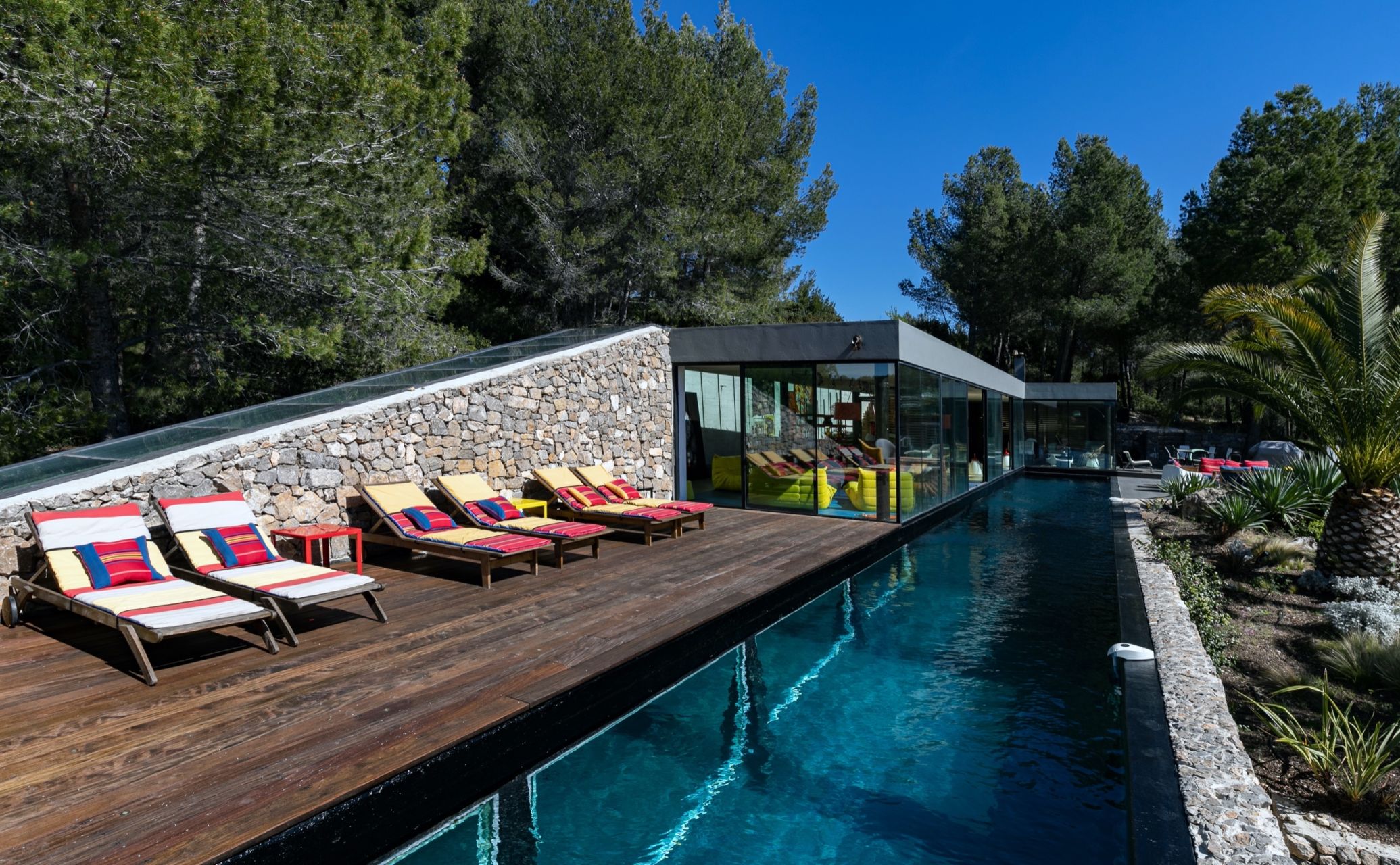 villa 5 Rooms for seasonal rent on BANDOL (83150)